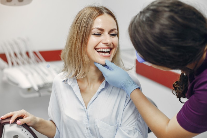 Smile Makeovers That Change Lives: Visit a Cosmetic Dentist in Newport Beach